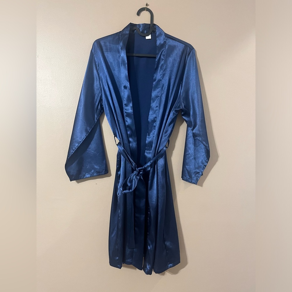 Navy robe